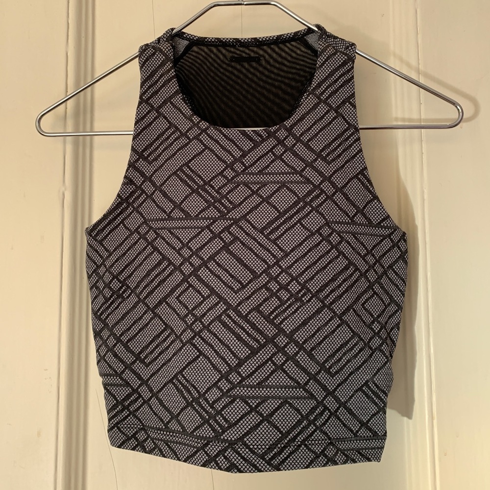 Mondetta Black and white pattered workout crop top